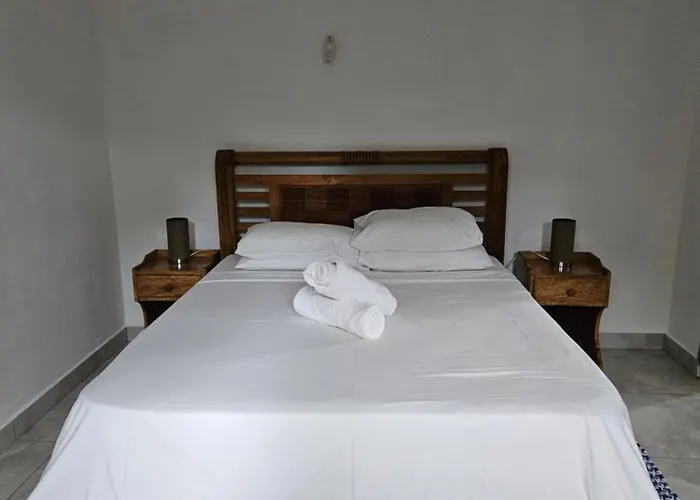E&E Self Catering Hotel Beau Vallon 