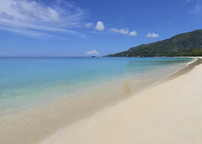 Villa Mimi Beachfront Beau Vallon
